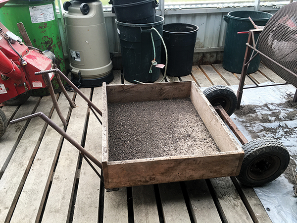 farmmade-compost-sifter-and-spreader
