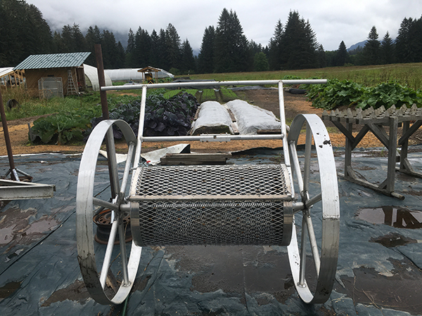 farmmade-compost-sifter-and-spreader